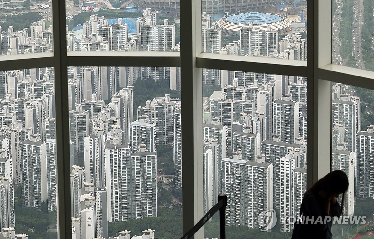 BOK likely to freeze key rate this week amid escalating housing prices: experts