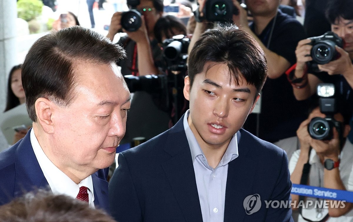 특검, 尹 2차 대면조사 시작…체포저지부터 외환까지 집…