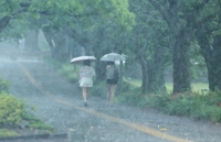 다시 굵어지는 빗줄기…충청·남부지방에 또 밤중 '극한호우'