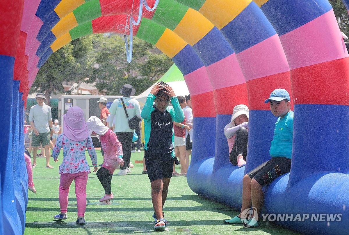 [날씨] 낮 최고 37도 폭염 계속…남쪽 바닷가 강한 너울 조심