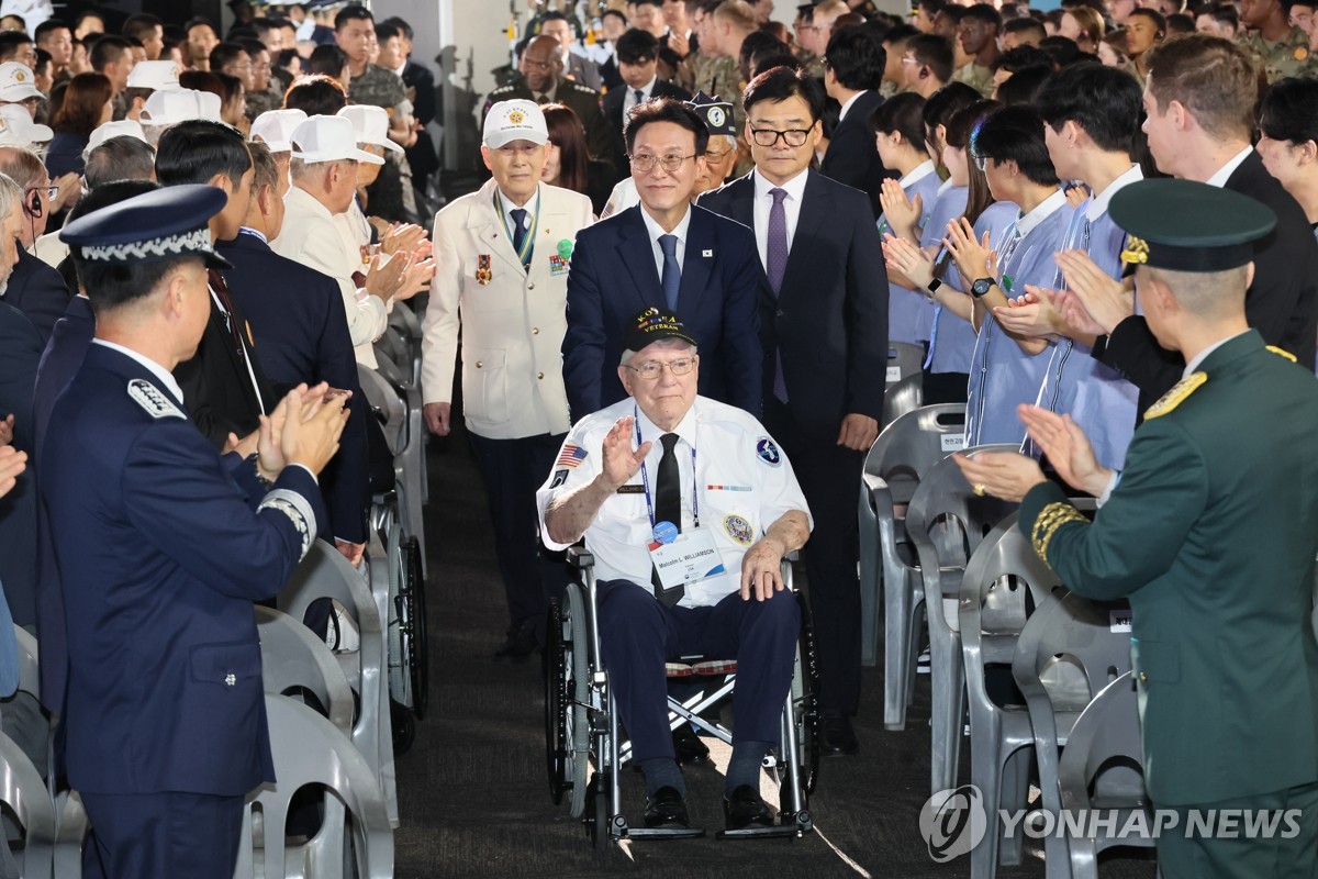金총리, 유엔군 참전기념식서 "평화의 연대 확장해 희생…