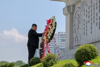 Kim Jong-un pays respects at N.K.-China friendship tower