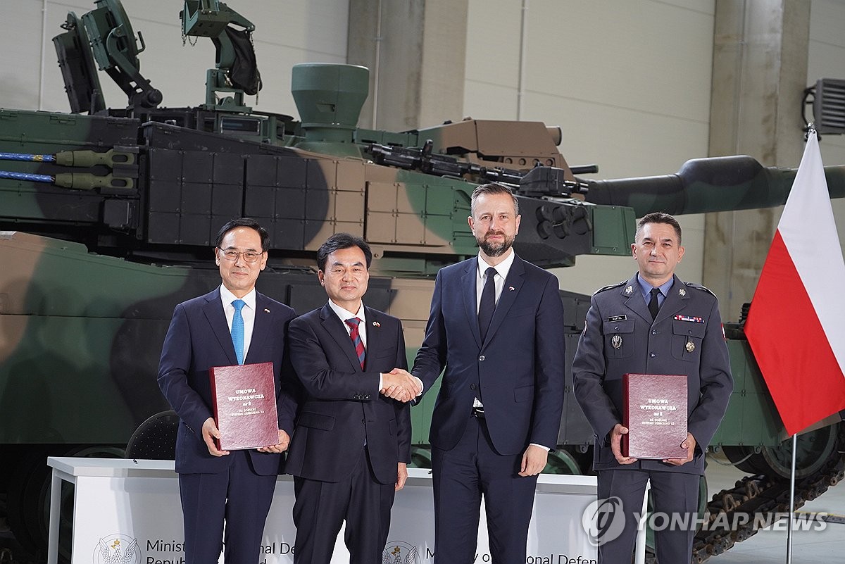폴란드서 9조 규모 K2 전차 2차 이행계약 서명식…안규백 참석(종합)