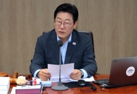 李대통령 "국가재정 취약…가을수확 위해 빌려서 씨 뿌려야"