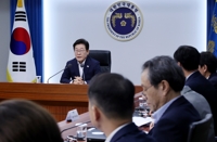 (LEAD) Lee voices need for another stimulus package to prop up consumption