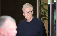 Bill Gates arrives in S. Korea
