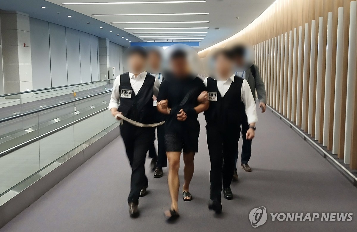 BTS 정국·재력가 노린 해킹조직 총책 오후 구속심사