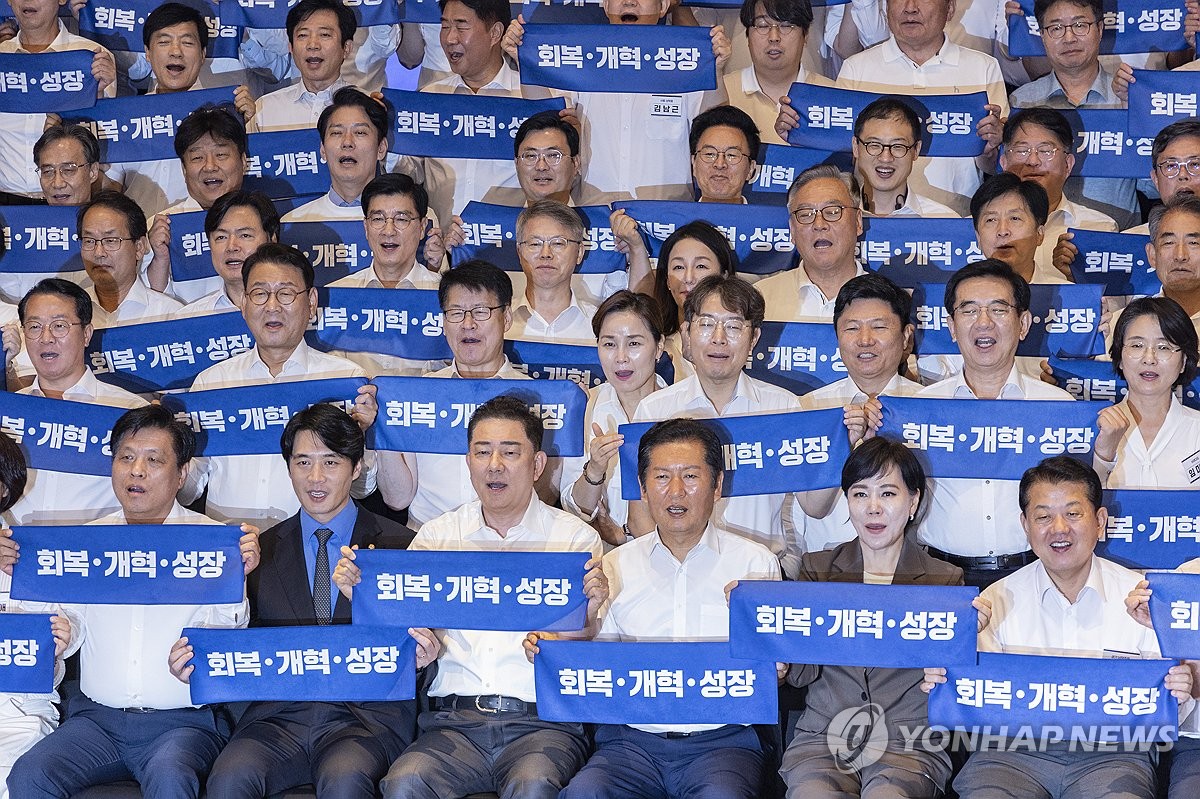 與 "韓불구속 납득 불가…내달 4일 내란특별재판부 설치법 상정"(종합)