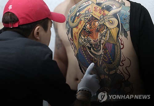 비의료인 문신 시술 33년 만에 합법화…문신사법 본회의 통과