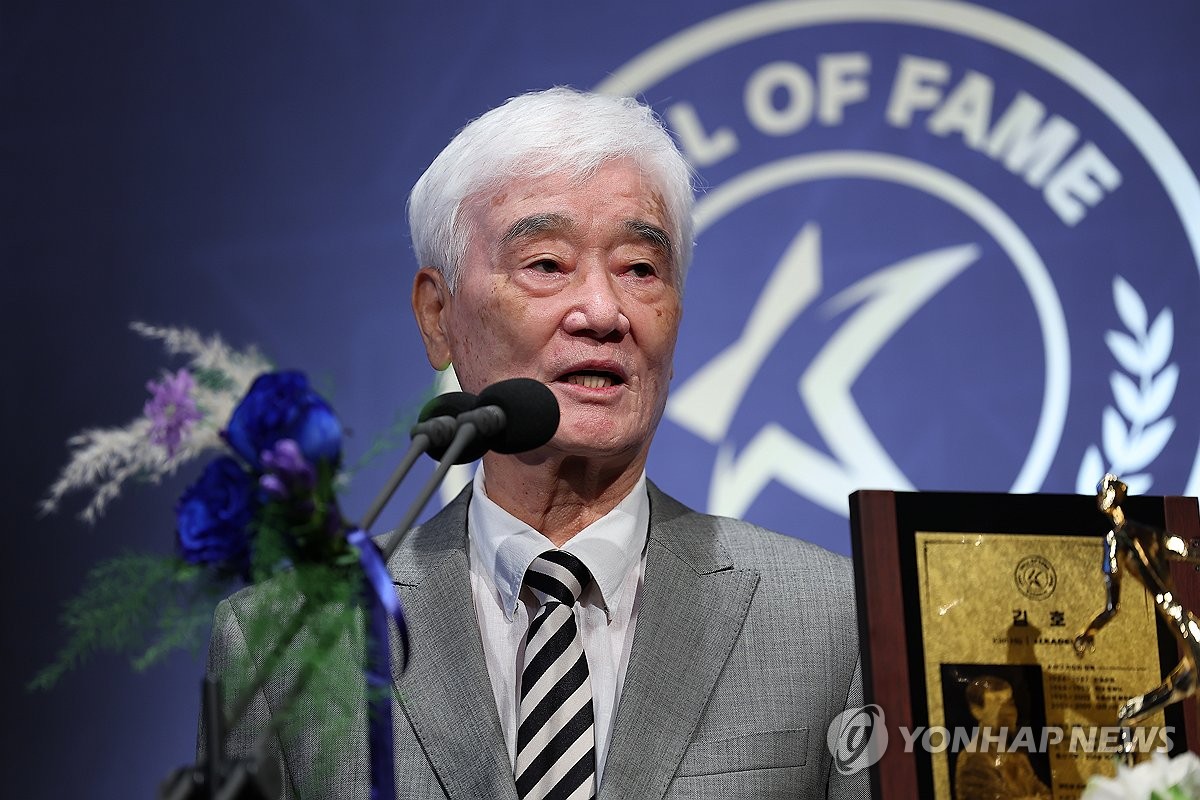 소감 밝히는 김호 전 수원 삼성 감독