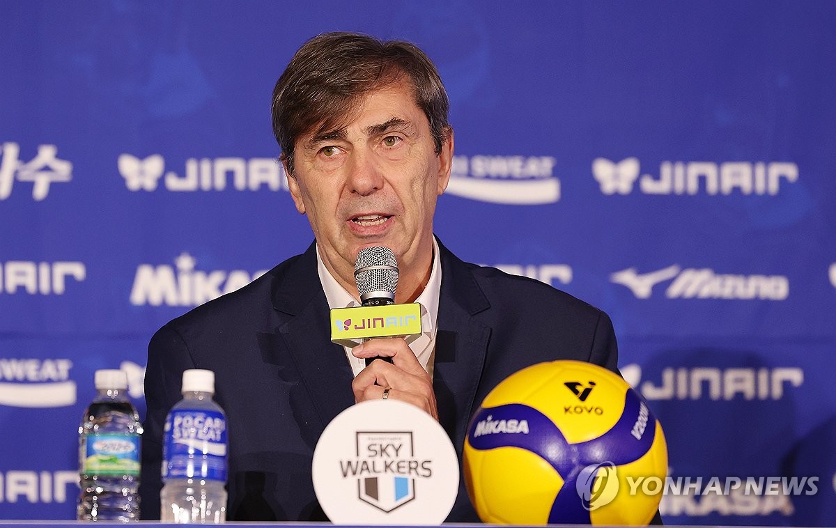 '디펜딩 챔프' 현대캐피탈 블랑 감독 우리 팀이 우승 후보