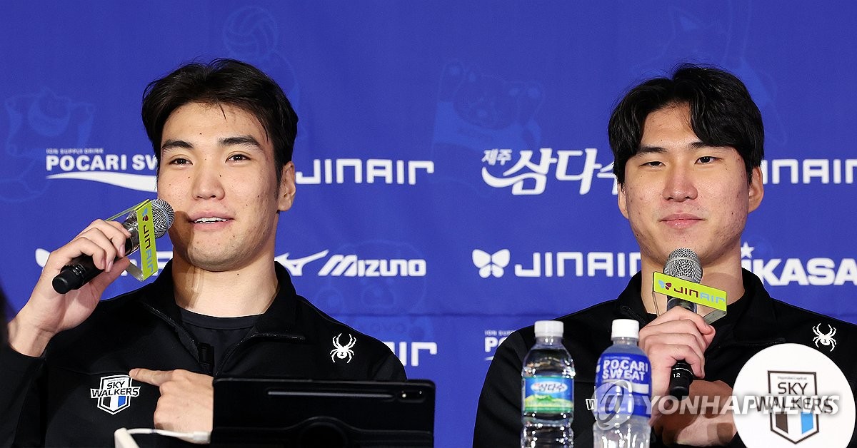 구호 외치는 현대캐피탈 신호진과 바야르사이한