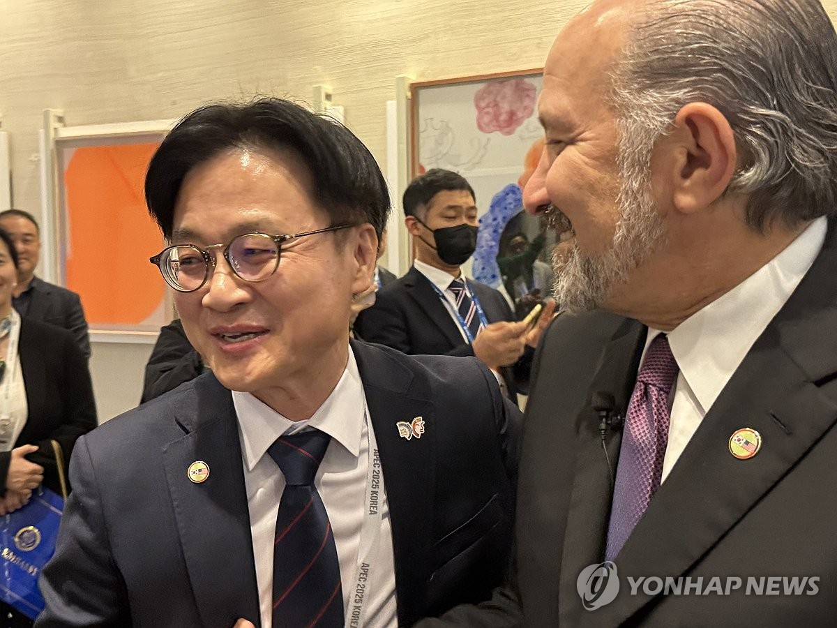 (LEAD) [APEC 2025] Lutnick meets with S. Korean, U.S. biz leaders after surprise trade deal