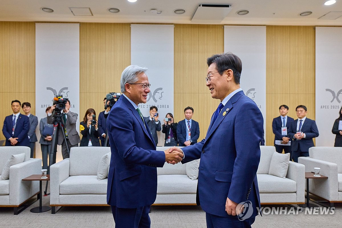 젠슨 황 대표 맞이하는 이재명 대통령