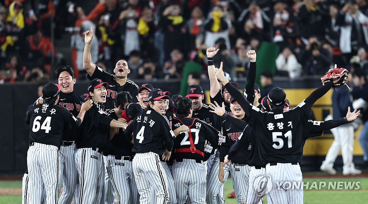 프로야구 LG, 한화 꺾고 2년 만에 우승 'V4'…MVP 김현수(종합2보)