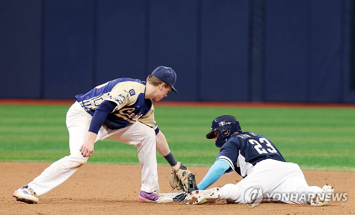 2루 도루 성공하는 안현민