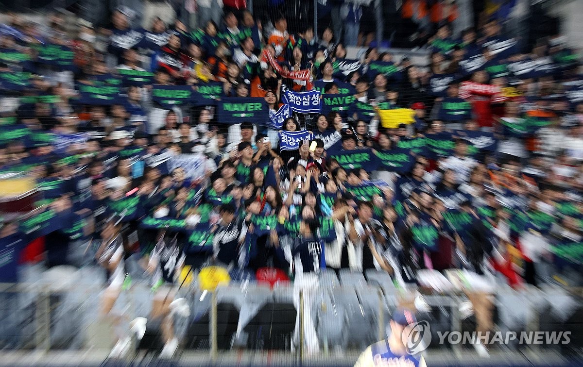 11월에도 이어지는 야구…10개 구단 응원 물결