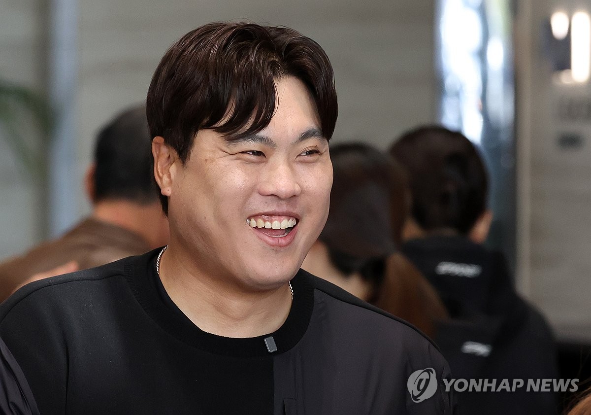 밝게 웃는 류현진