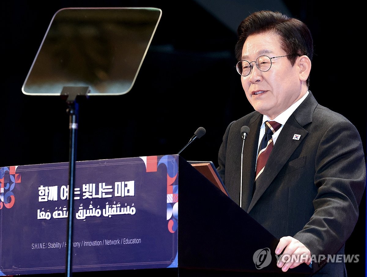 (LEAD) Lee proposes Middle East initiative for cooperation on peace, innovation and exchanges