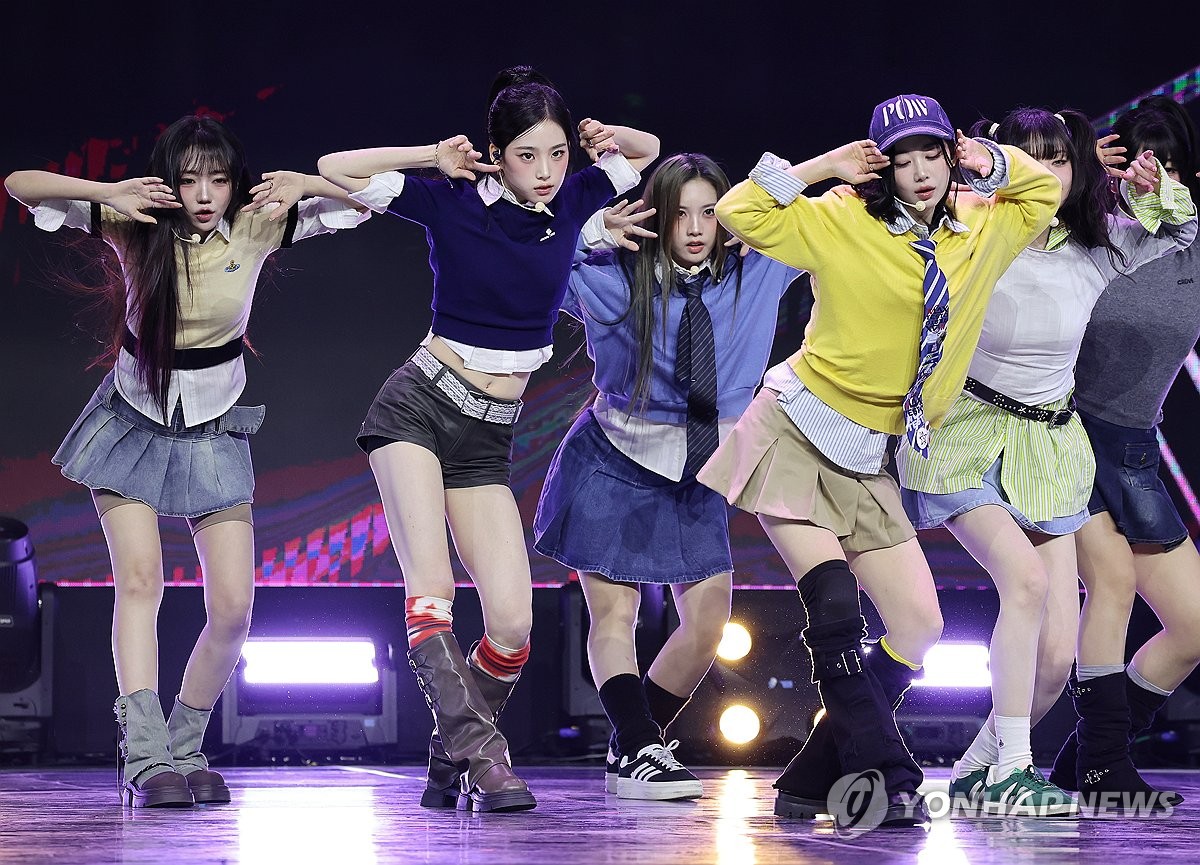 신곡 선보이는 트리플에스 문 디멘션