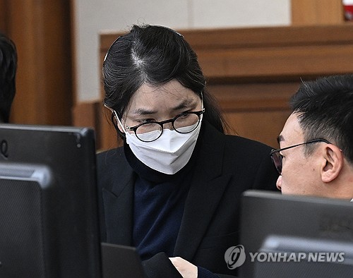 김건희 '고가금품 의혹' 특검조사 3시간만에 종료…진술거부