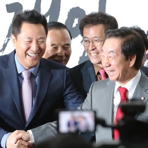 오세훈, 김성태와 함박웃음