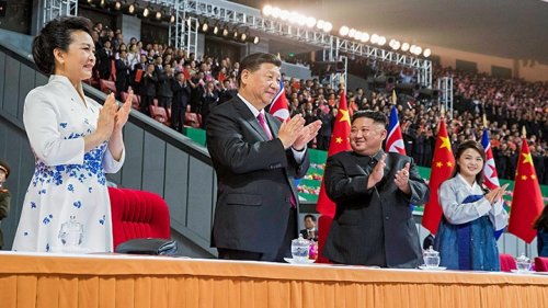 김정은·시진핑 "북중관계 더 발전해야 지역 평화·안정에 유리"