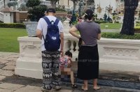 태국 왕궁 유적지서 아이 소변 누인 중국인 추정 부모에 '공분'