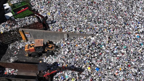 >' 내일은 환경의날'…가득 쌓인 플라스틱 재활용 쓰레기