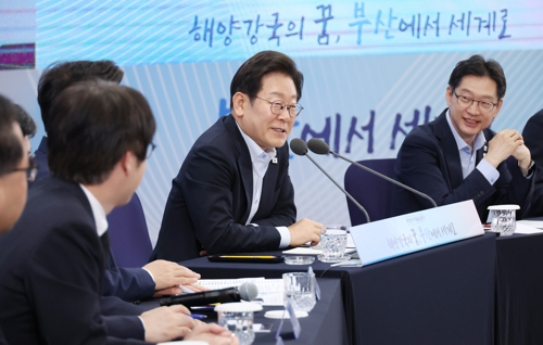 李대통령 "해수부·기업 부산 신속 이전 …행정은 속도가 중요"